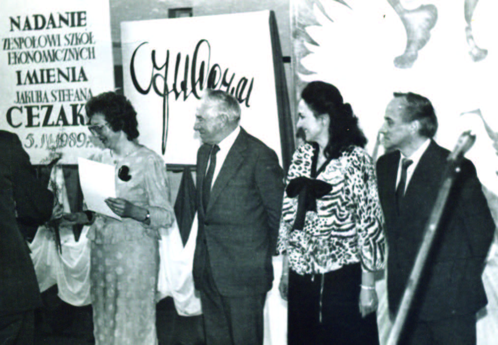 Organizatorzy uroczystości nadania szkole imienia - Małgorzata Barylska, Alojzy
Dynowski, Dobrosława Remelska, Henryk Kacprzak