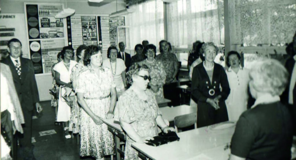 Klasa III A - absolwenci z roku szkolnego 1939/40  w klasie- 27 maja 1986